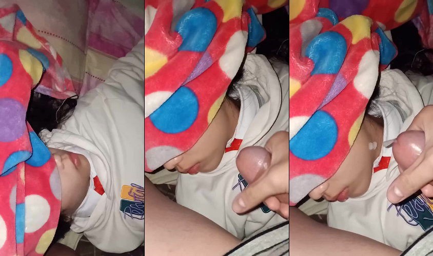 Poster of Lén vào phòng em gái lúc đang ngủ vừa xuất tinh thì em tỉnh dậy làm anh rút vội