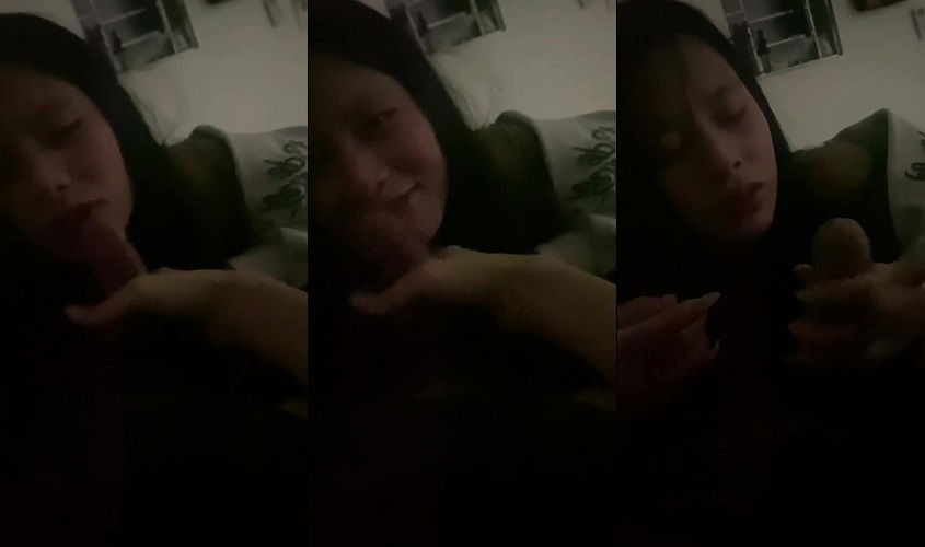 Poster of Mới quen được vài ngày em đã đòi bú cu anh còn lấy điện thoại em quay phim