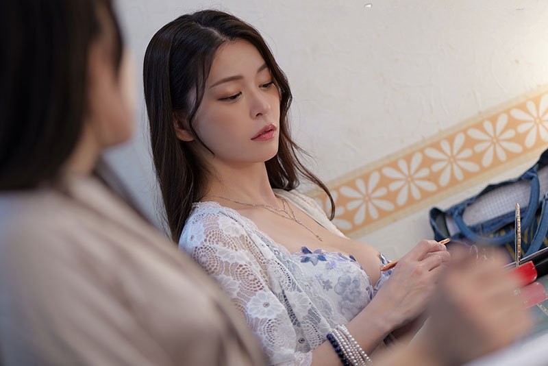 Poster of Mối tình vụng trộm của cô vợ trẻ cùng chàng trai mới lớn